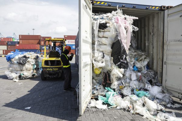 26 November 2019: UK taking back 42 plastic waste containers; Abandoned Felda homes revived