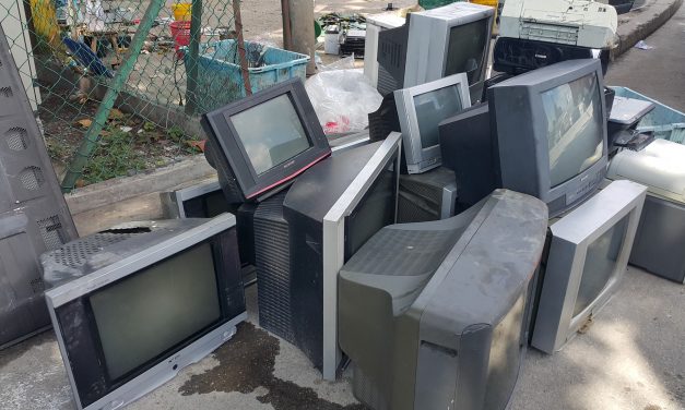 Turn Your Trash Into Money by Recycling Old Gadgets (e-Waste)