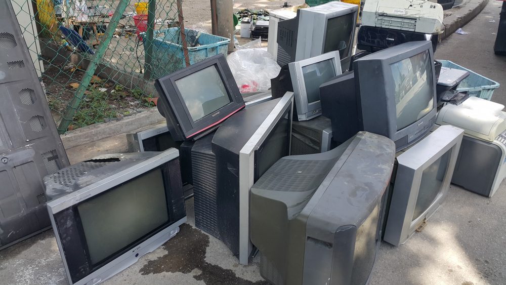 Turn Your Trash Into Money by Recycling Old Gadgets (eWaste)