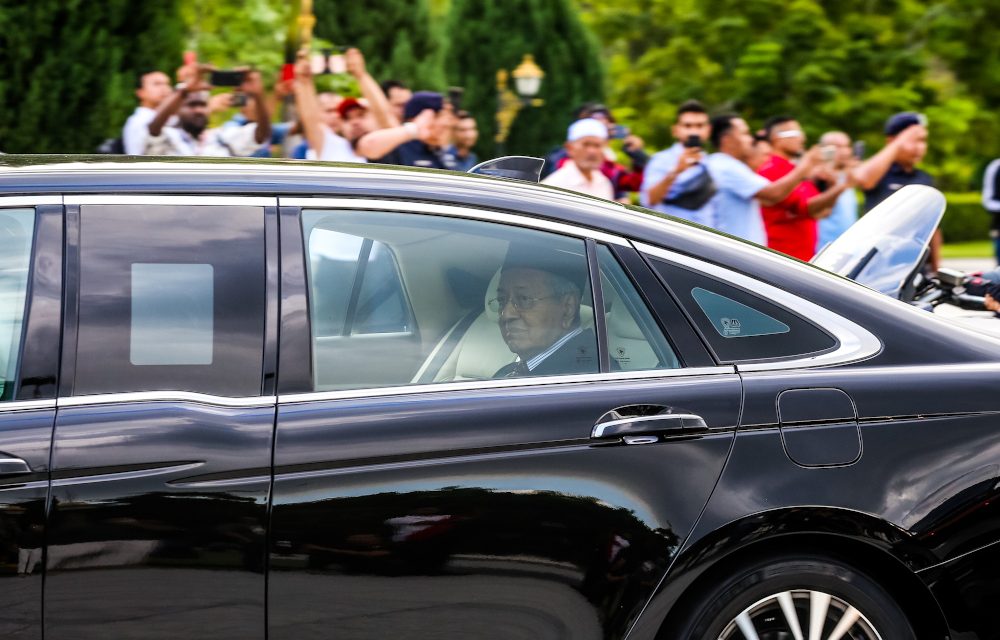 25 February 2020: Dr M now interim PM; Pakatan ministers removed