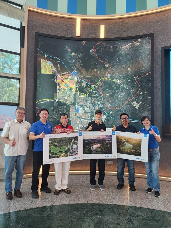 Open Category Winners Celebrated with IJM Land and Futuromic Photo AV Sdn Bhd Representatives