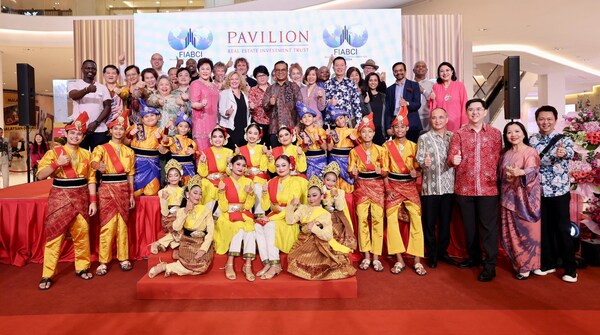 Puan Sri Cindy Lim with Pavilion REIT Board of Directors and Management played host to the FIABCI World Delegation at Pavilion Bukit Jalil, welcoming the international guests to traditional cultural performances to showcase the best of Malaysian hospitality